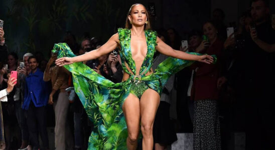 En traje de baño, Jennifer Lopez genera incertidumbre entre sus seguidores acerca de su verdadera edad 1 jlo5 SOY CHALUPA