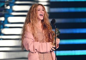Quien es el reguetonero que fue visto en Barcelona con Shakira!? (VIDEO) 12 shakira10 SOY CHALUPA