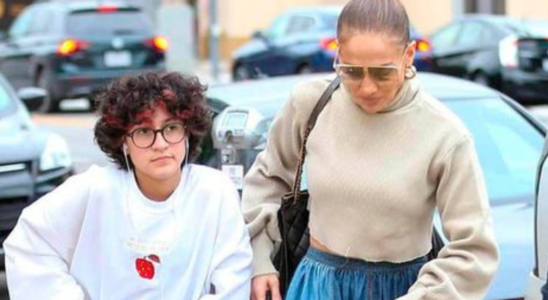 La Hija de JLo, Emme, Sorprende con Estilo Andrógino en la Graduación de Samuel Affleck 26 bsva 2024 06 20T220547.768 SOY CHALUPA