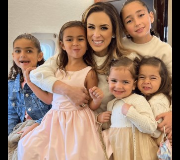 VIDEO: Esto es lo que hace Jacky Bracamontes para que a sus hijas no se le peguen los piojos en la escuela 10 jackie Bracamontes y sus hijas