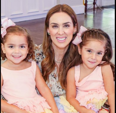 VIDEO: Esto es lo que hace Jacky Bracamontes para que a sus hijas no se le peguen los piojos en la escuela 11 jackie Bracamontes y sus hijas