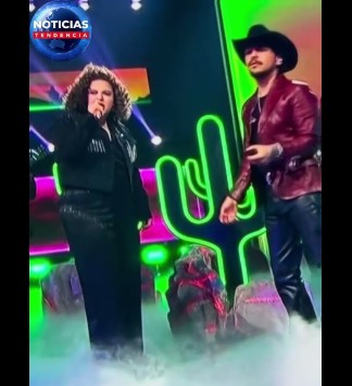 Lucerito Mijares y Christiano Nodal cantando juntos