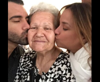 La emoción de Toni Costa al visitar a una persona muy especial en España, su tierra natal 12 Toni Costa y su abuela Dana