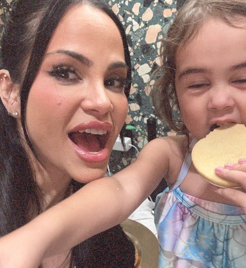 VIDEO: Critican a Natti Natasha por lo descuidada y despeinada que envía a su hija a la escuela 15 Natti Natasha y Vida Isabelle