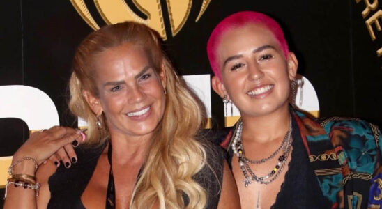 VIDEO: Niurka Marcos rompe el silencio sobre la relación de su hija Romina con una mujer y lo que reveló cambia todo 21 Niurka Marcos sonriendo junto a su hija Romina