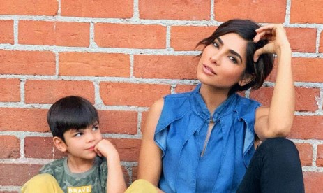 Alejandra Espinoza y su hijo