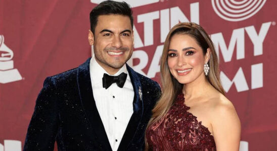 VIDEO: ¿Otro bebé en camino? Carlos Rivera y Cynthia Rodríguez no se aguantaron más y soltaron la noticia 6 Carlos Rivera y su esposa Cynthia Rodríguez sonriendo