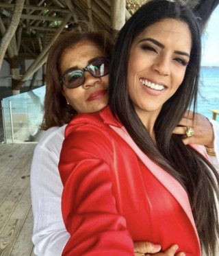 VIDEO: Francisca cuenta como fue el día que le cumplió uno de los más grandes sueños de su mamá 11 Francisca y su madre sonriendo juntas