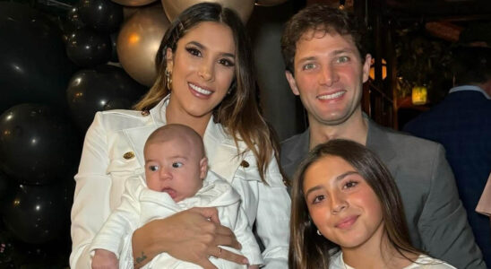 Gabriel Coronel y su familia bailando