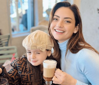 VIDEO: Michelle Galván hace una tierna entrevista a la persona más especial de su vida 12 Michelle Galvan y su hija