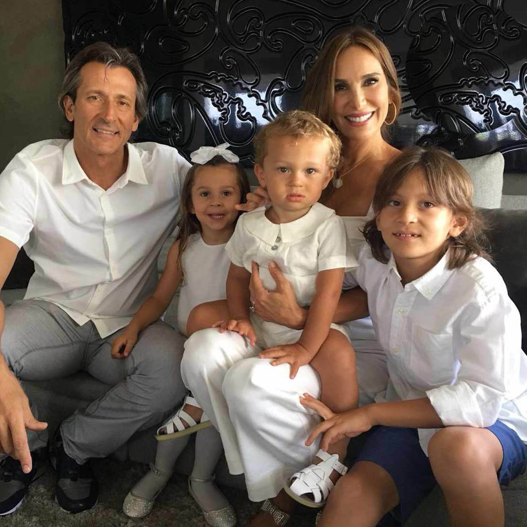 VIDEO: Natalia Streignard revela el especial motivo que la llevo a alejarse de las telenovelas 9 Natalia Streignard y sus hijos