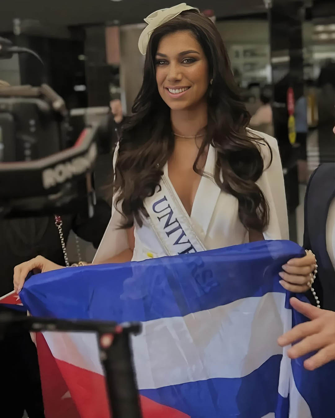 VIDEO: Lina Luaces recibe un hermoso regalo de esta pequeña antes de partir a Tailandia 13 lina2 3 SOY CHALUPA