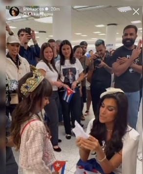 VIDEO: Lina Luaces recibe un hermoso regalo de esta pequeña antes de partir a Tailandia 15 lina3 4 SOY CHALUPA