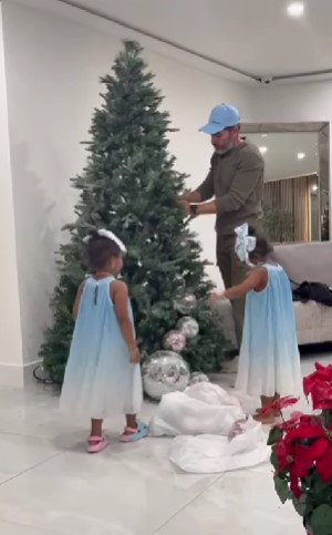 VIDEO: Las hijas de Amara prepararon ellas mismas su arbolito de Navidad 15 amara5 SOY CHALUPA