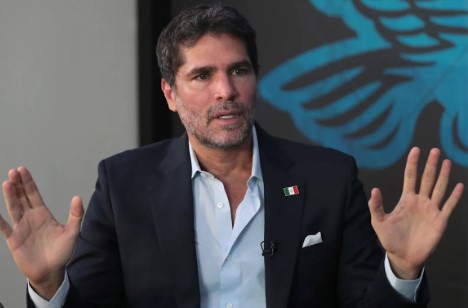 Eduardo Verástegui no se cansa y lanza nuevos ataques contra Bad Bunny tras su show en el Super Bowl 9 eduardoverastegui badbunny SOY CHALUPA