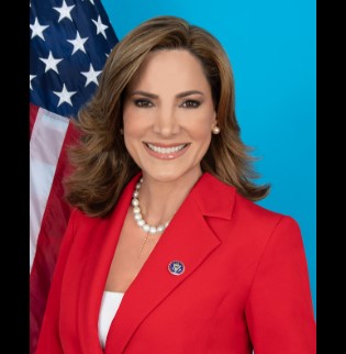 Congresista americana de origen cubano le cantó sus verdades en la cara a Trump y a Bad Bunny 12 mariasalazar trump cuba SOY CHALUPA
