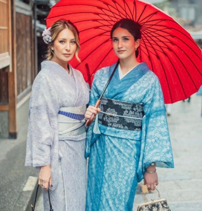 FOTO: Geraldine Bazán y su hija en la revista Hola 3 PROTAGONISTA