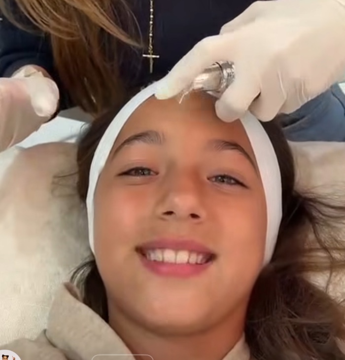 VIDEO: Adamari enfrenta críticas por tratamiento estético en su hija de 11 años 7 PROTAGONISTA