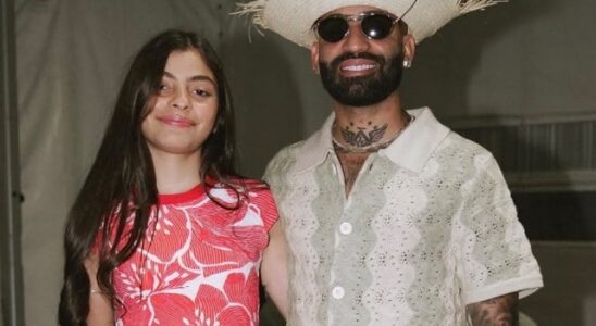 VIDEO: Arcángel le regala a su hija Lucero una camioneta Mercedes Benz por su graduación 21 Arcángel