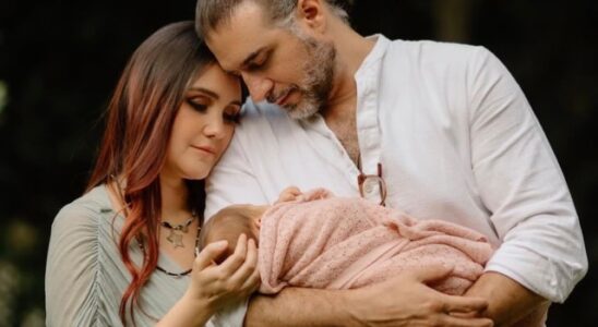 Paco Álvarez le dedica un poderoso mensaje a su esposa Dulce María a horas de dar a luz a su segunda hija 5 Paco Álvarez