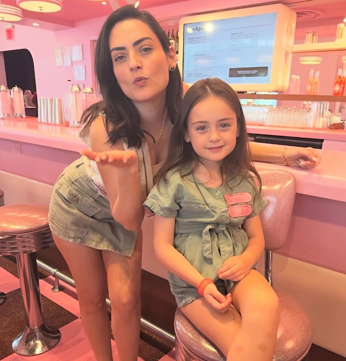 Megan, hija de Michelle Galván, apoya con agua y suministros a niños de Venezuela y opina sobre la situación 8 Megan