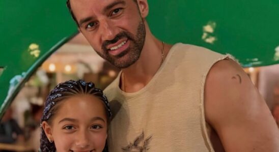 FOTO: Toni Costa fuertemente criticado por permitir que otro hombre cargue de forma inapropiada a su hija 32 Toni Costa