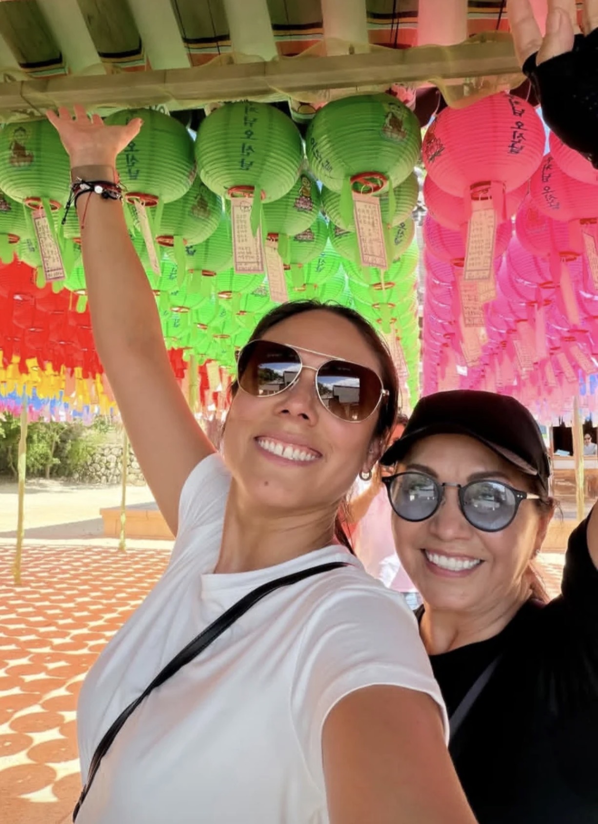 FOTO: Ana Gabriel se deja ver con su nueva pareja y remarcan la notable diferencia de edad 9 ana gabriel 4 20260725 214102 SOY CHALUPA
