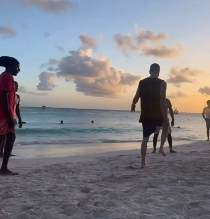 VIDEO: Aylin Mujica compartió el último video de su hijo disfrutando junto a sus amigos en la playa sin saber lo que le depararía el destino 8 PROTAGONISTA