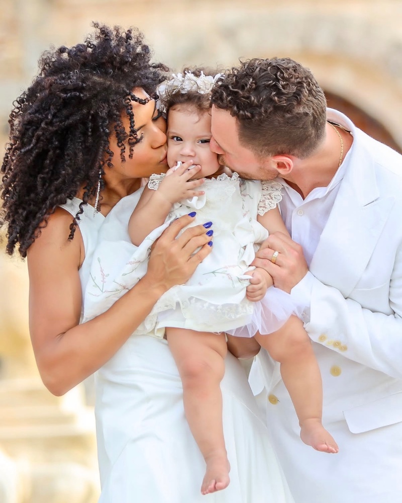 FOTO: El primer cumpleaños de Rafaela reúne a Francisca y su familia vestidos de blanco 8 PROTAGONISTA