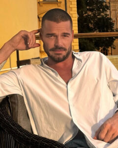 Ricky Martin presume sus musculos a los 54! 6 icky SOY CHALUPA