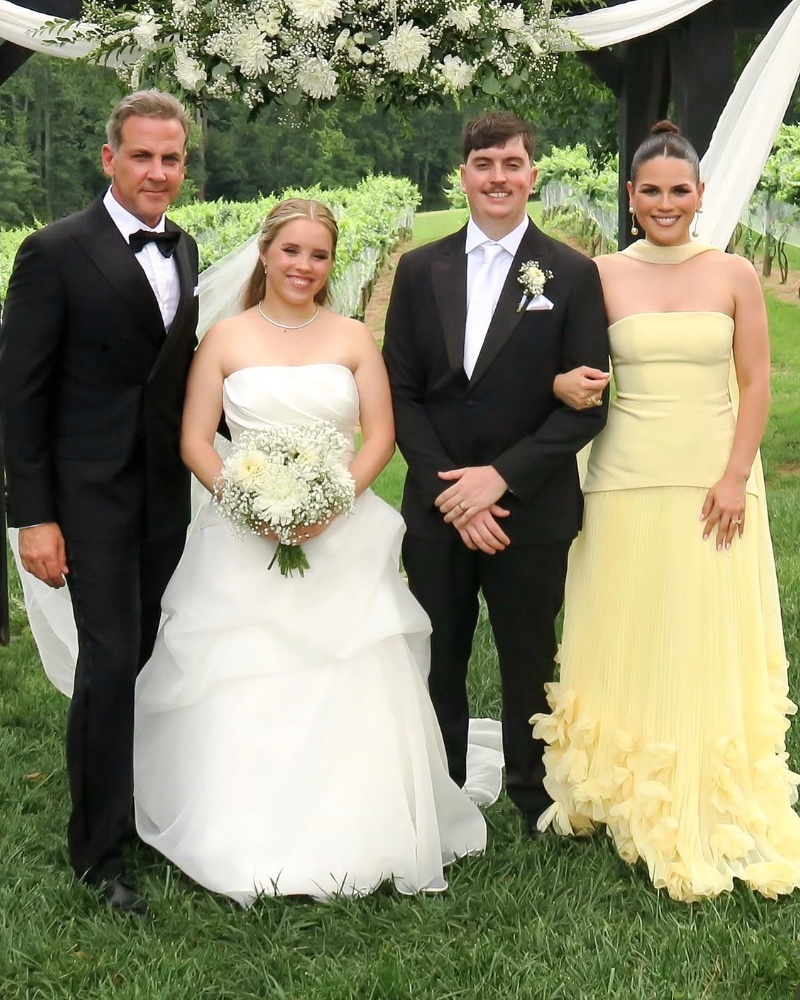 La hija adoptiva de Carlos Ponse se casó y junto a su esposo hizo algo nunca visto en otra boda 7 la hija adoptiva de carlos ponse 2 20260810 231504 SOY CHALUPA