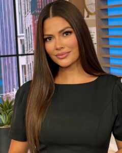 Telemundo genera comentarios por lo que le hicieron a Ana Patricia 6 Telemundo genera comentarios por el cambio en la entrada oficial de Ana Patricia