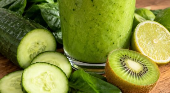 La bebida verde con pepino y kiwi que muchos están preparando para sentirse más ligeros 1 La bebida verde con pepino y kiwi que muchos están preparando para sentirse más ligeros