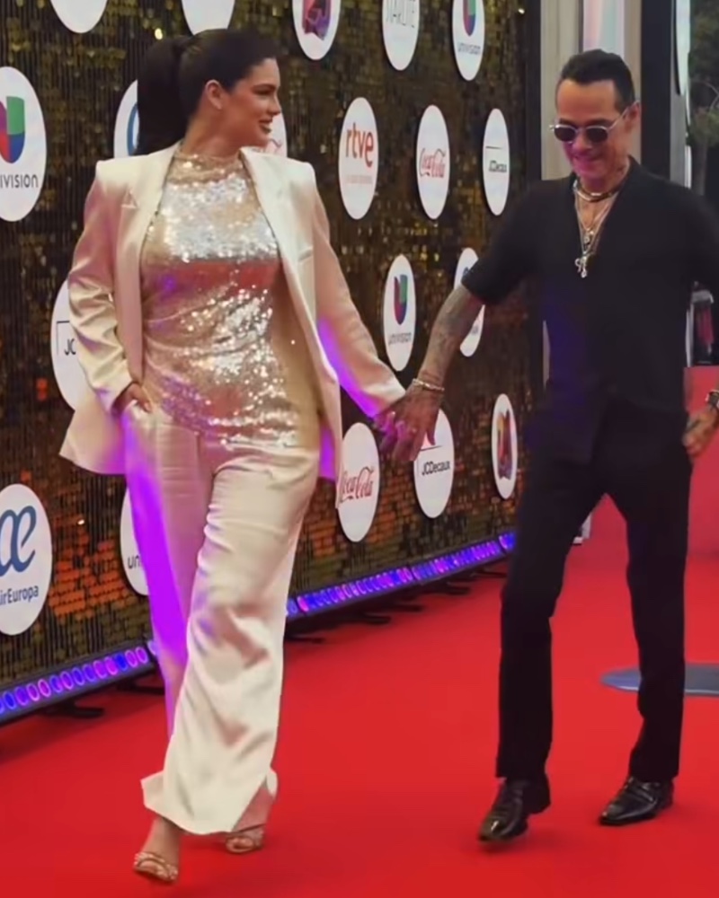 FOTO: Critican a Nadia y Marc Anthony por su entrada en Los Premios Juventud 7 Nadia Ferreira y Marc Anthony