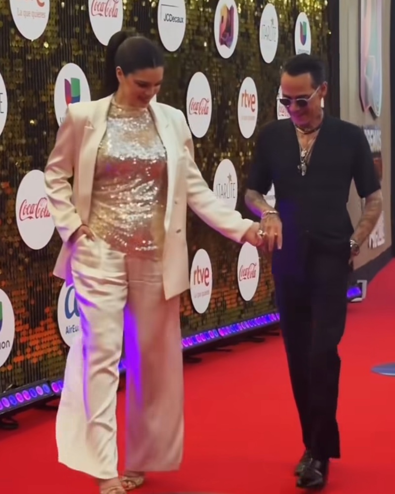 FOTO: Critican a Nadia y Marc Anthony por su entrada en Los Premios Juventud 8 Nadia Ferreira y Marc Anthony