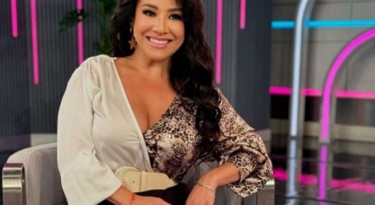 FOTO: Carolina Sandoval defiende sus estrías y celulitis posando en bikini